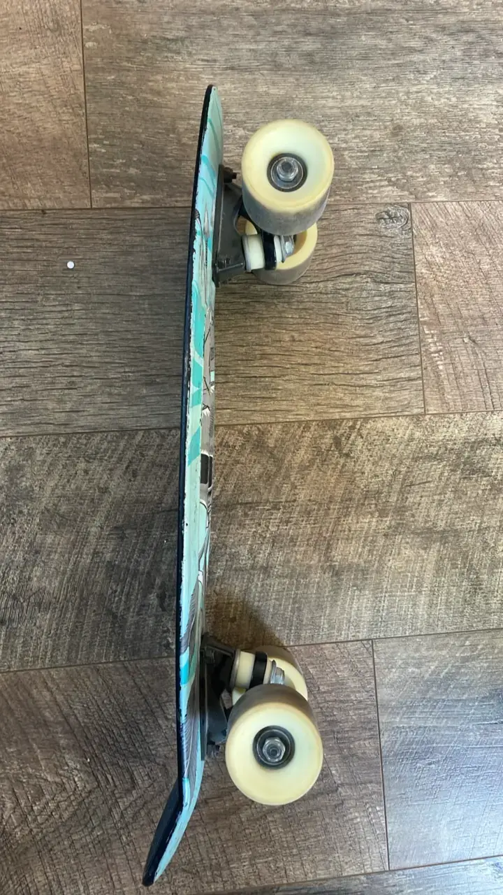 Skateboard mini con diseño de calavera - 2