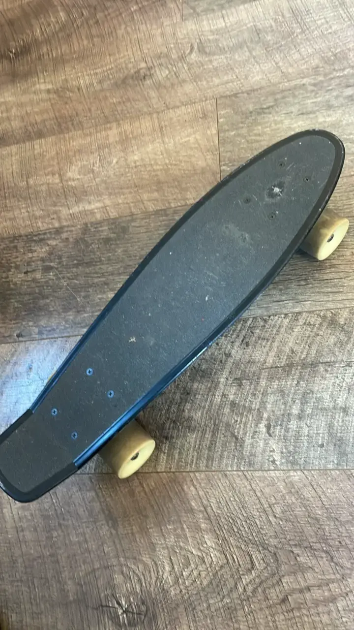 Skateboard mini con diseño de calavera - 3