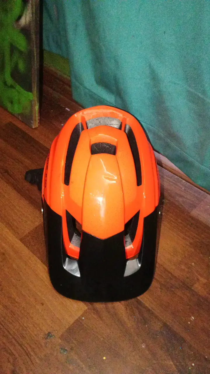 Casco de ciclismo naranja y negro - 4