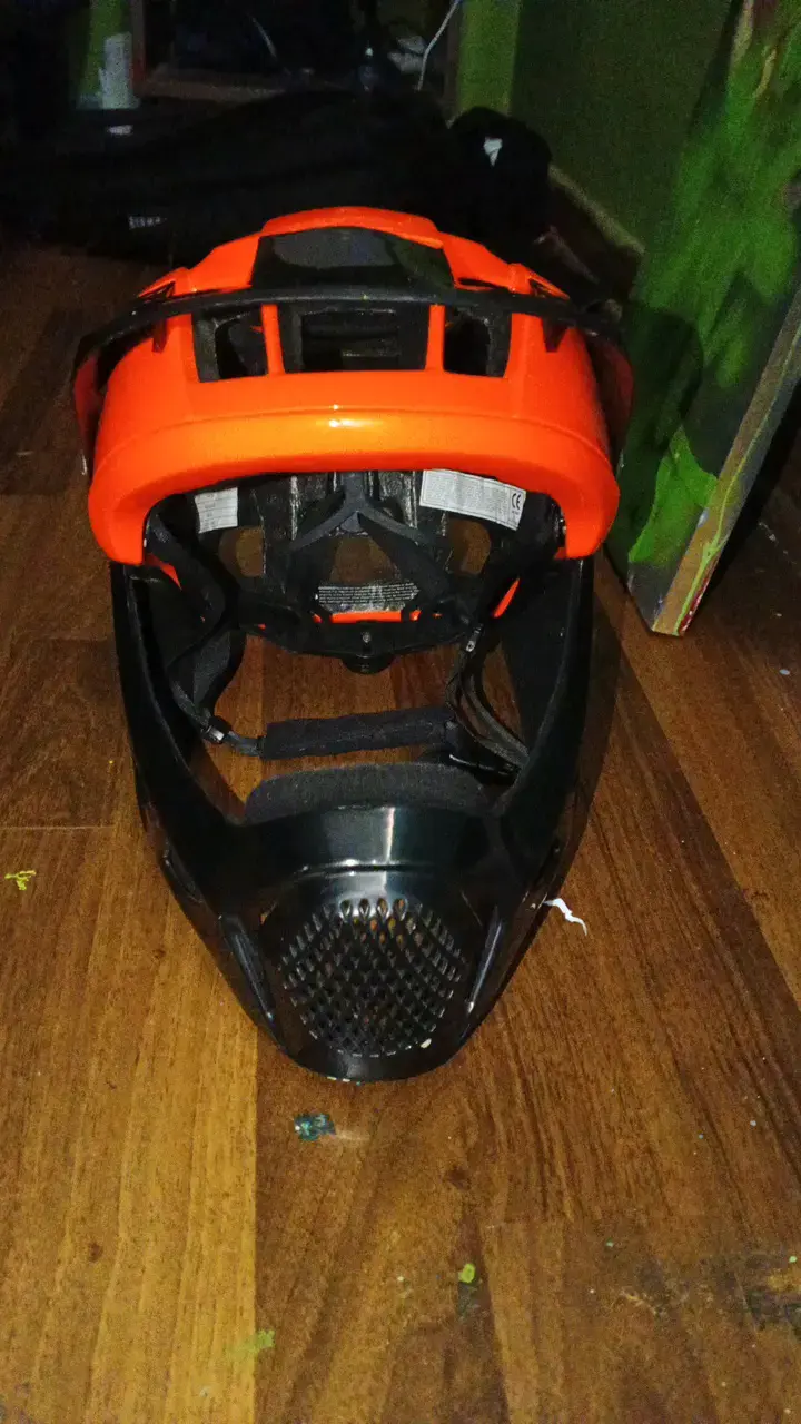 Casco de ciclismo naranja y negro - 6