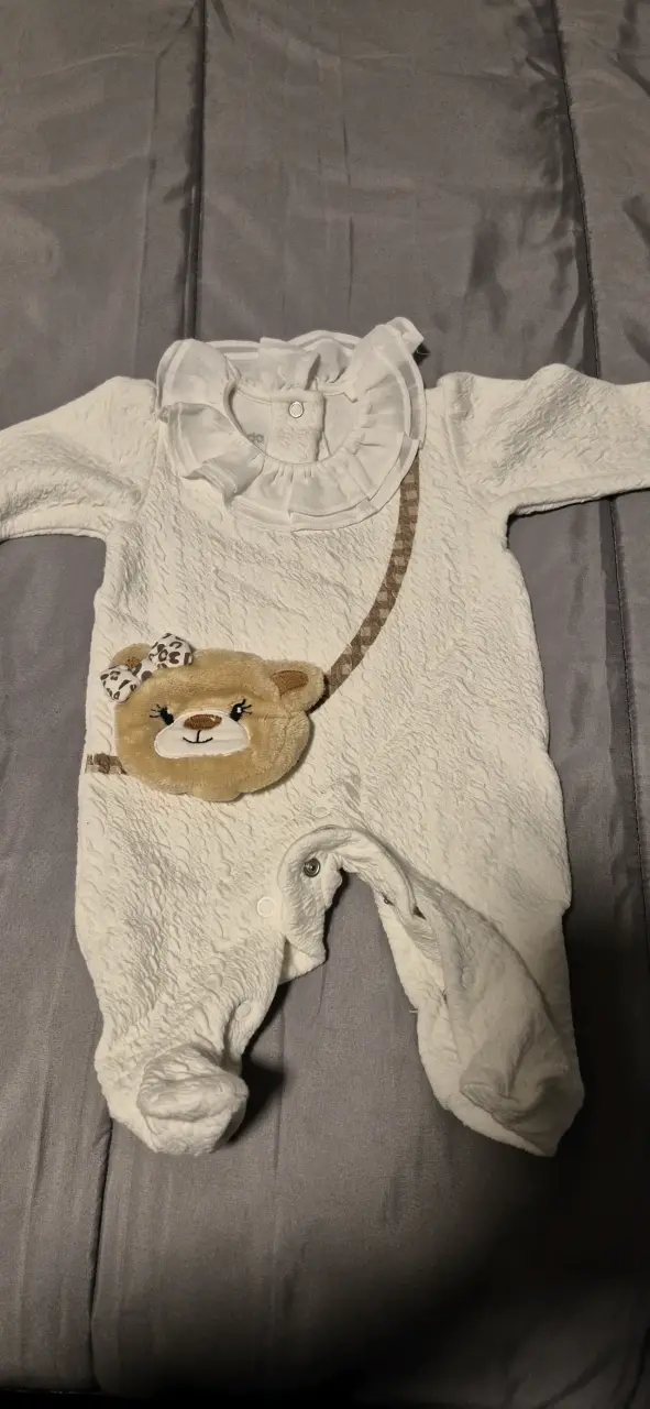 Enterito de bebé con diseño de osito