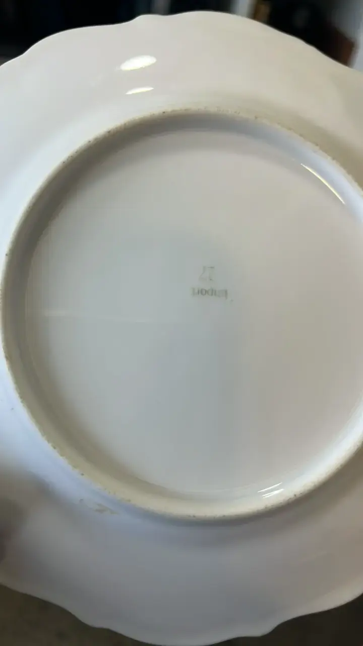 Plato decorativo de porcelana con diseño clásico - 2