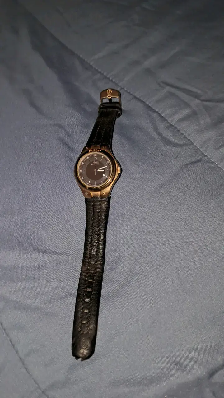 Reloj digital  amarillo y negro timex - 3