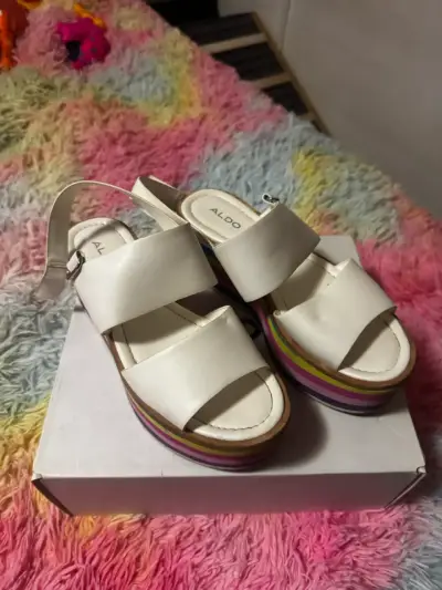 Sandalias plataforma blancas con arcoíris - miniatura 2