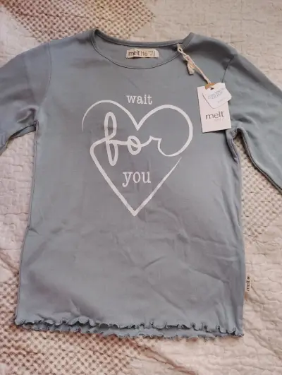 Polera celeste maga larga con diseño - miniatura 1