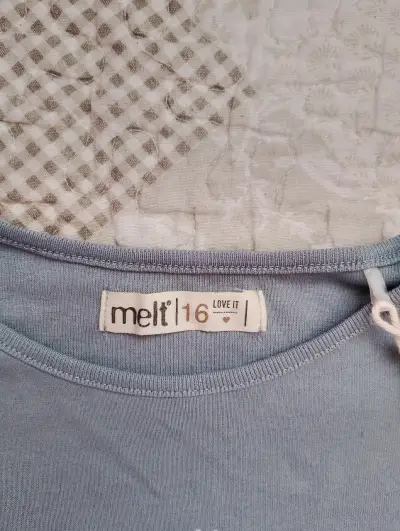 Polera celeste maga larga con diseño - miniatura 2