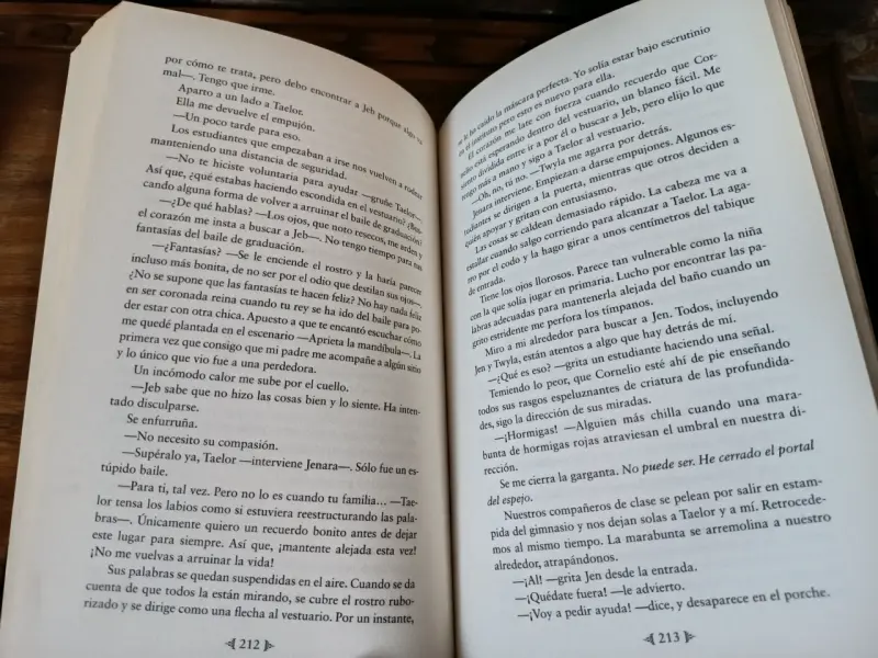Libro "Delirios" de A.G. Howard original - 4