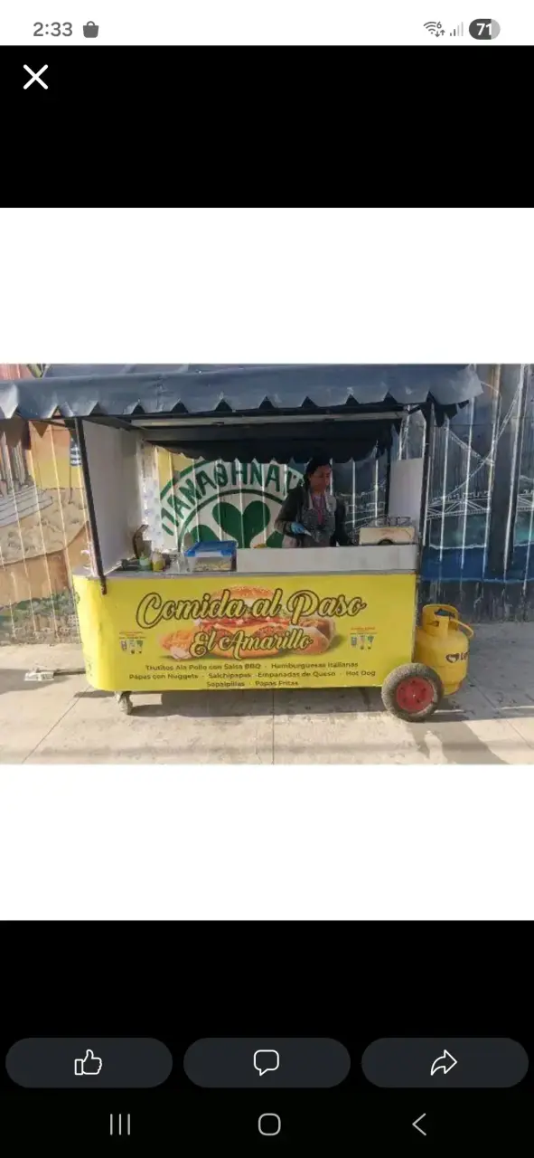 Carro de comida rápida móvil amarillo