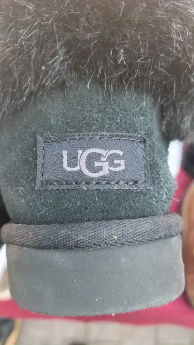 Botas UGG negras de piel sintética - miniatura 1
