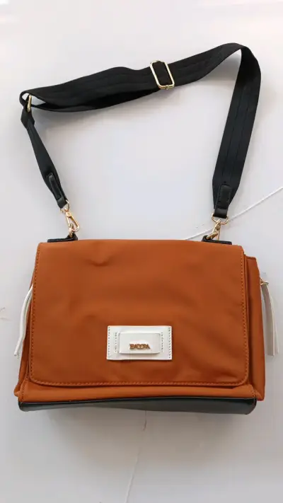 Bolso cruzado Isadora color marrón y negro - miniatura 1