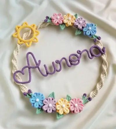 Aro decorativo personalizado con flores tejidas - miniatura 1