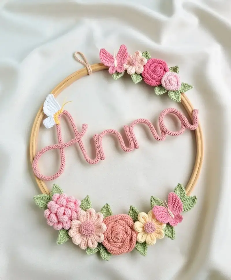 Aro decorativo personalizado con flores tejidas - 2