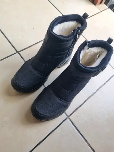 Botas de invierno negras con forro térmico - miniatura 1