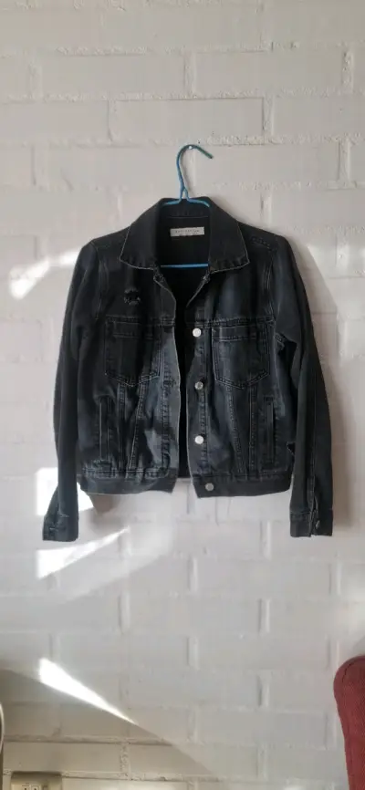Chaqueta de mezclilla negra para mujer - miniatura 2