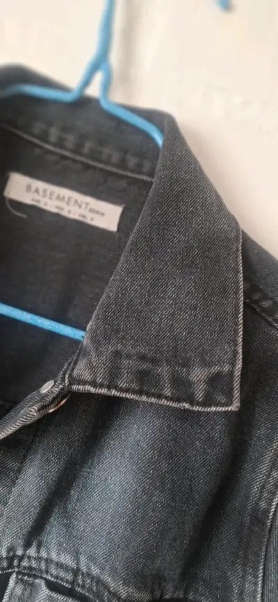 Chaqueta de mezclilla negra para mujer - miniatura 3