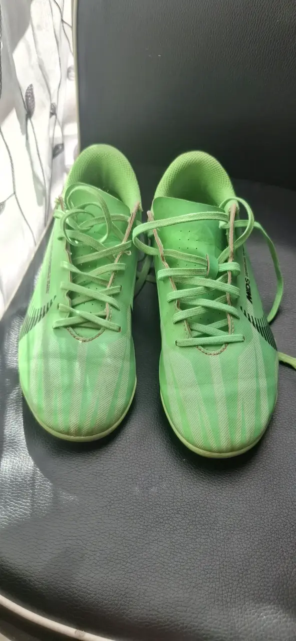 Zapatillas deportivas verdes para fútbol - 2