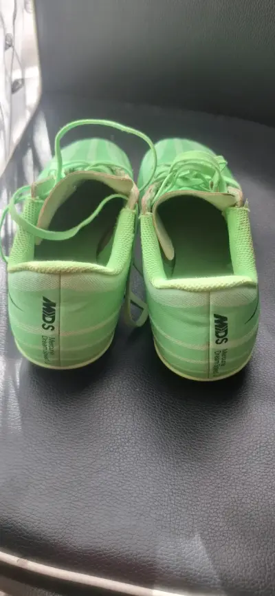 Zapatillas deportivas verdes para fútbol - miniatura 3