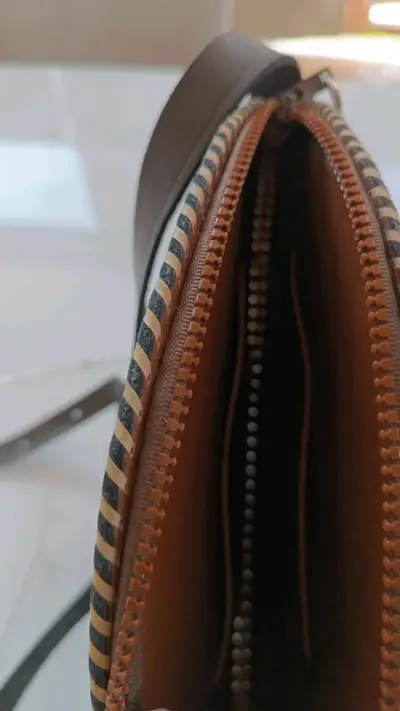Cartera redonda 100% cuero , diseño artesanal - miniatura 3