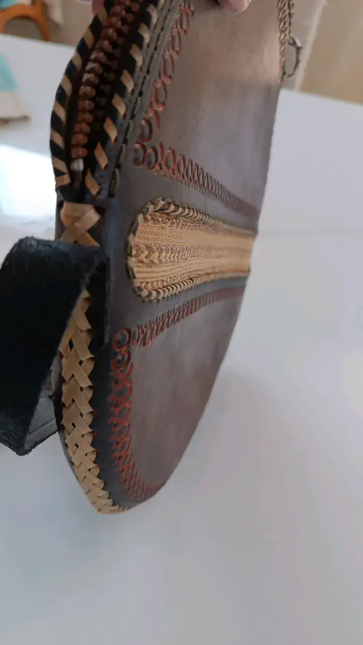 Cartera redonda 100% cuero , diseño artesanal - 5