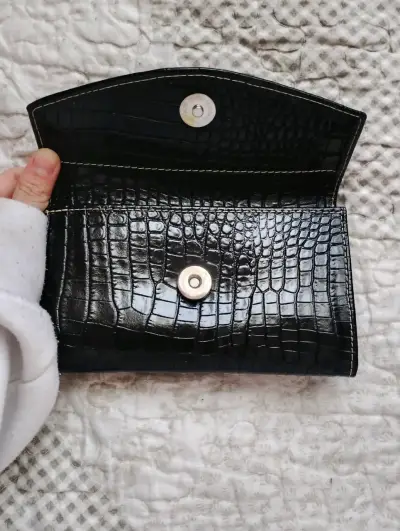 Billetera de cuero negra estilo cocodrilo - miniatura 2