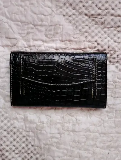 Billetera de cuero negra estilo cocodrilo - miniatura 4