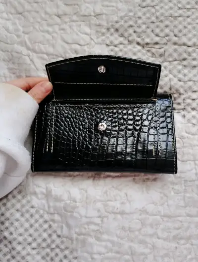 Billetera de cuero negra estilo cocodrilo - miniatura 5