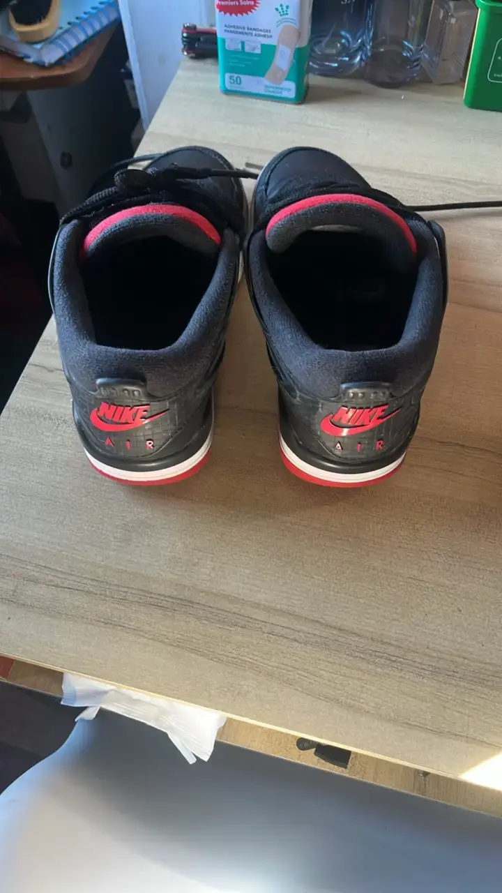 Zapatillas deportivas negras  con detalles rojos - 3