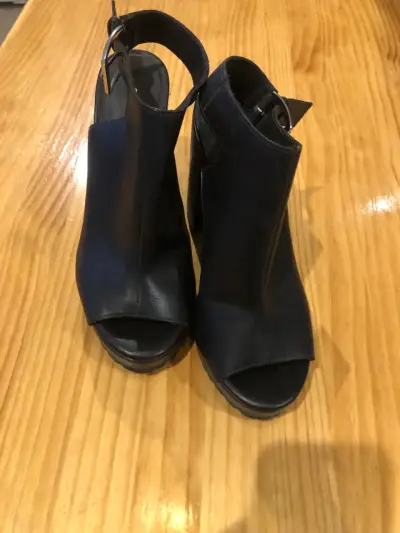 Botines de cuero negro con tacón alto - miniatura 1
