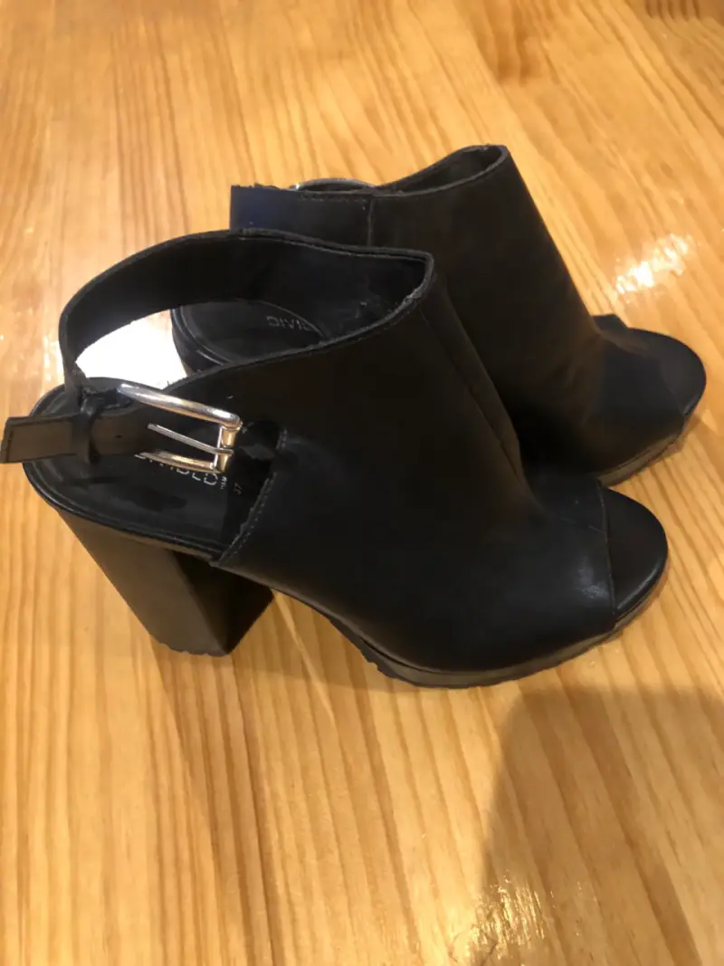 Botines de cuero negro con tacón alto - 2