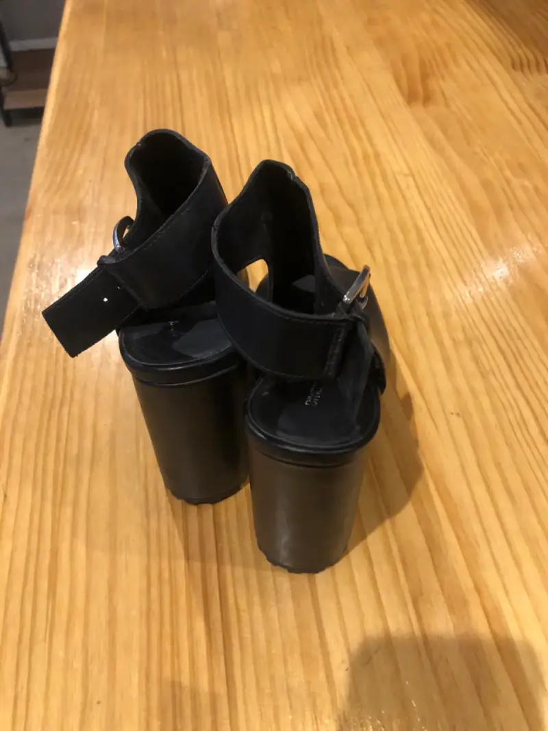 Botines de cuero negro con tacón alto - 3
