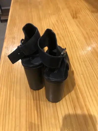 Botines de cuero negro con tacón alto - miniatura 3