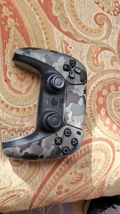 Control inalámbrico camuflado para PlayStation 5 - miniatura 1