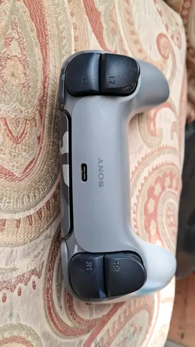 Control inalámbrico camuflado para PlayStation 5 - miniatura 3