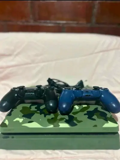 Consola PS4 1Tb edición camuflaje - miniatura 3