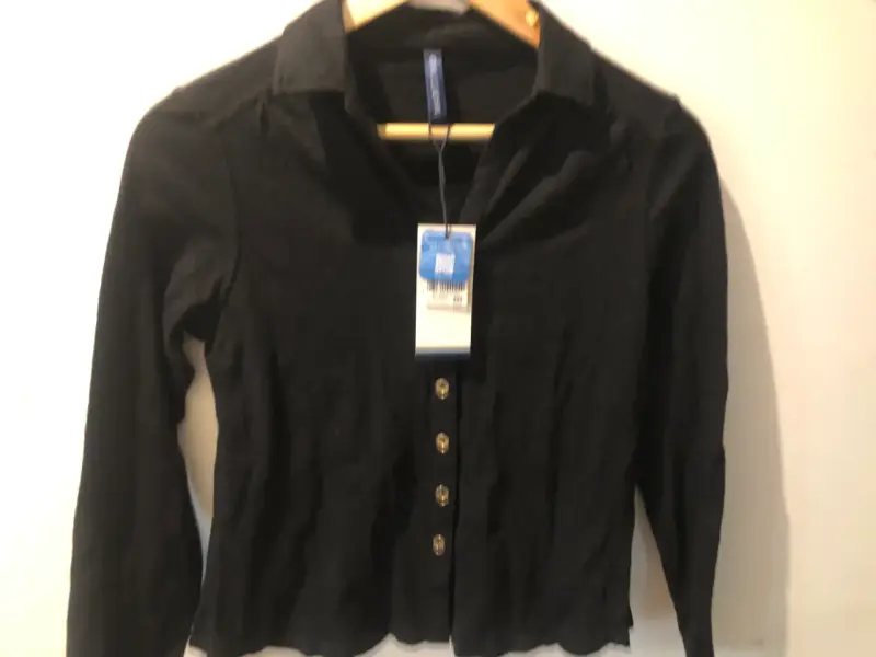 Polera negra de manga larga - 2