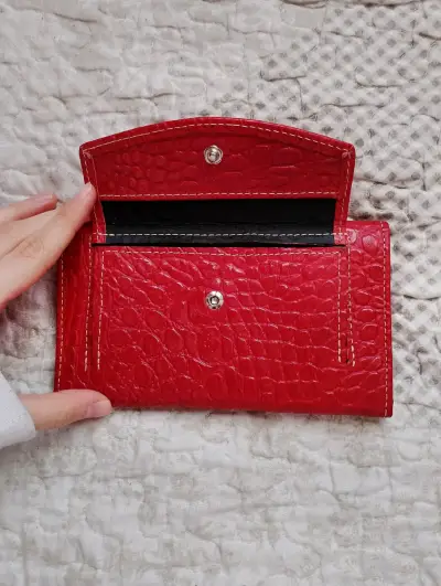 Billetera  roja con textura - miniatura 5