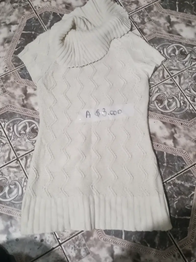 Suéter blanco de cuello alto - 1