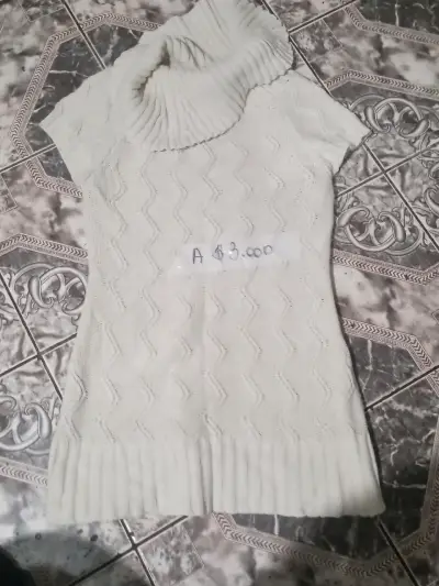 Suéter blanco de cuello alto - miniatura 1