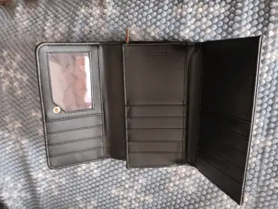 Billetera Secret negra de cuero estilo cocodrilo - miniatura 3