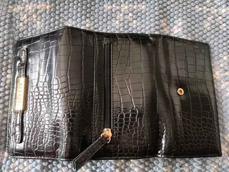 Billetera Secret negra de cuero estilo cocodrilo - 4