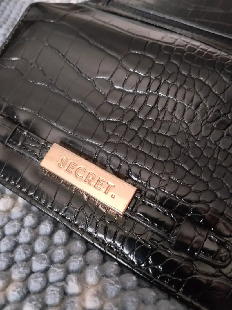 Billetera Secret negra de cuero estilo cocodrilo - 5