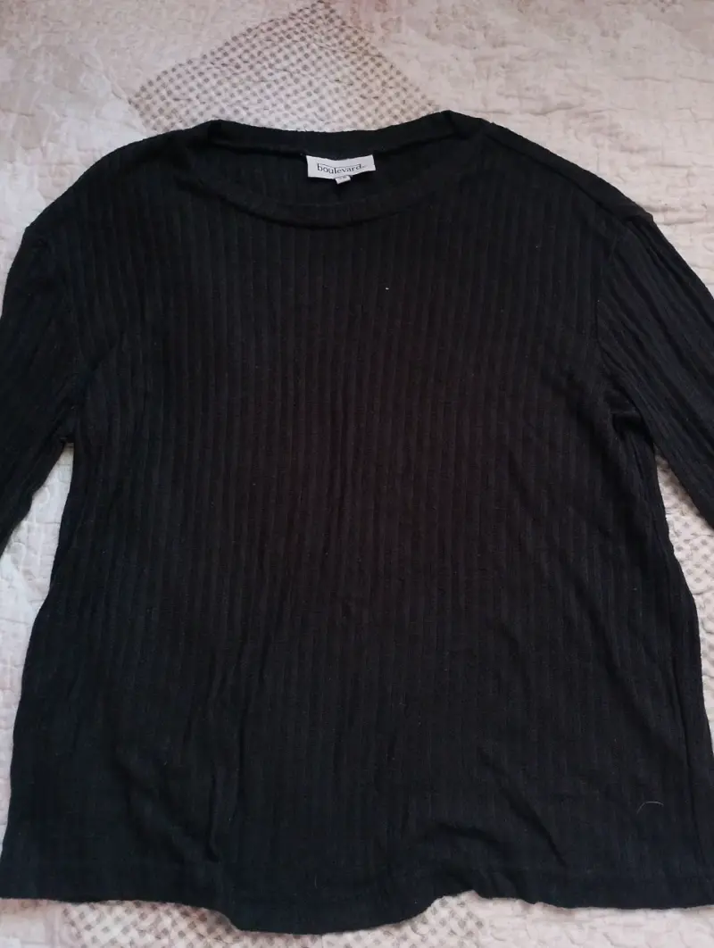 Polera negra de manga larga Boulevard - 1