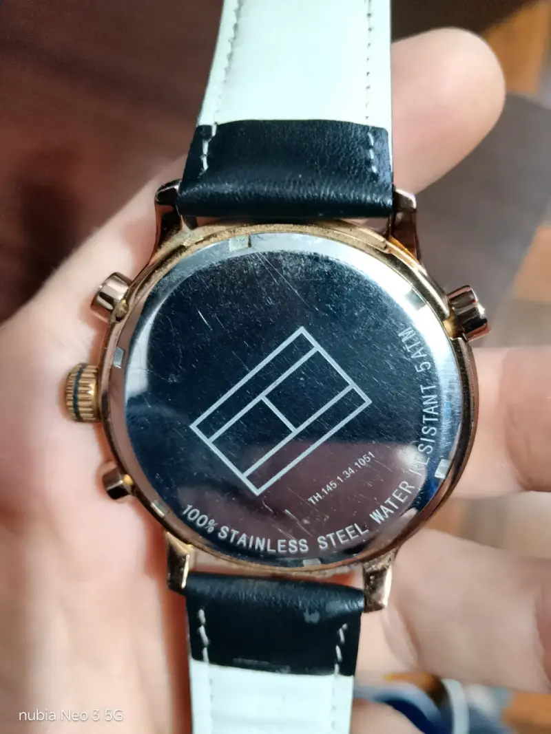 Reloj Tommy Hilfiger cronógrafo dorado - 2