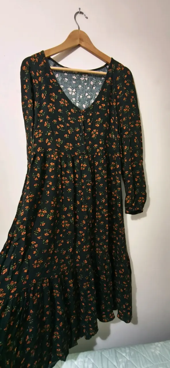 Vestido floral negro con mangas largas - 3