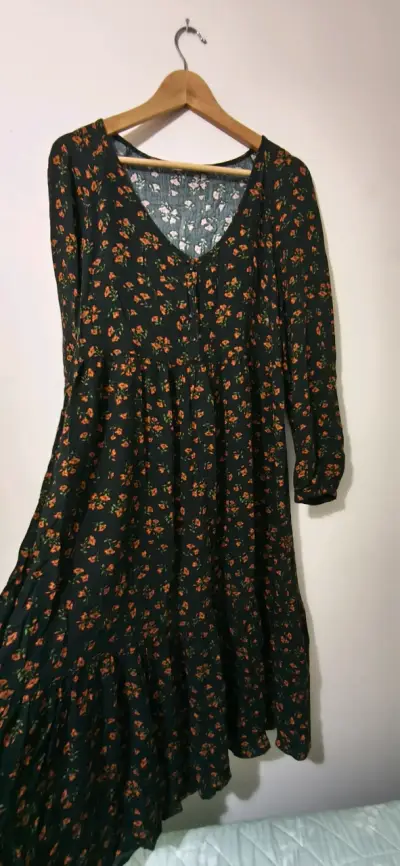 Vestido floral negro con mangas largas - miniatura 3