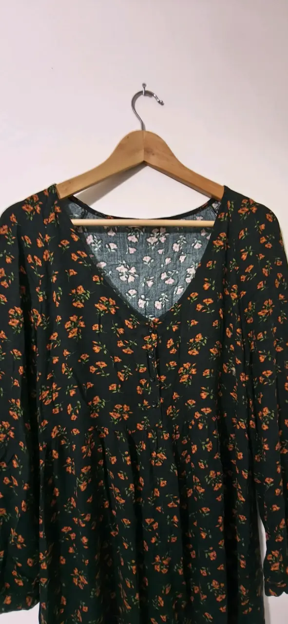 Vestido floral negro con mangas largas - 4