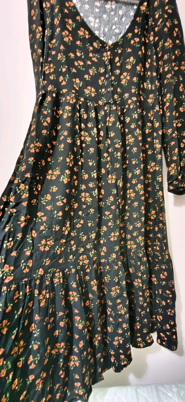 Vestido floral negro con mangas largas - 5
