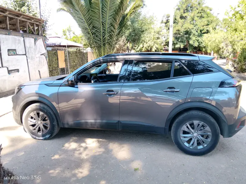 Peugeot 2008 SUV en buen estado - 4