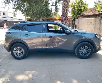 Peugeot 2008 SUV en buen estado - miniatura 5