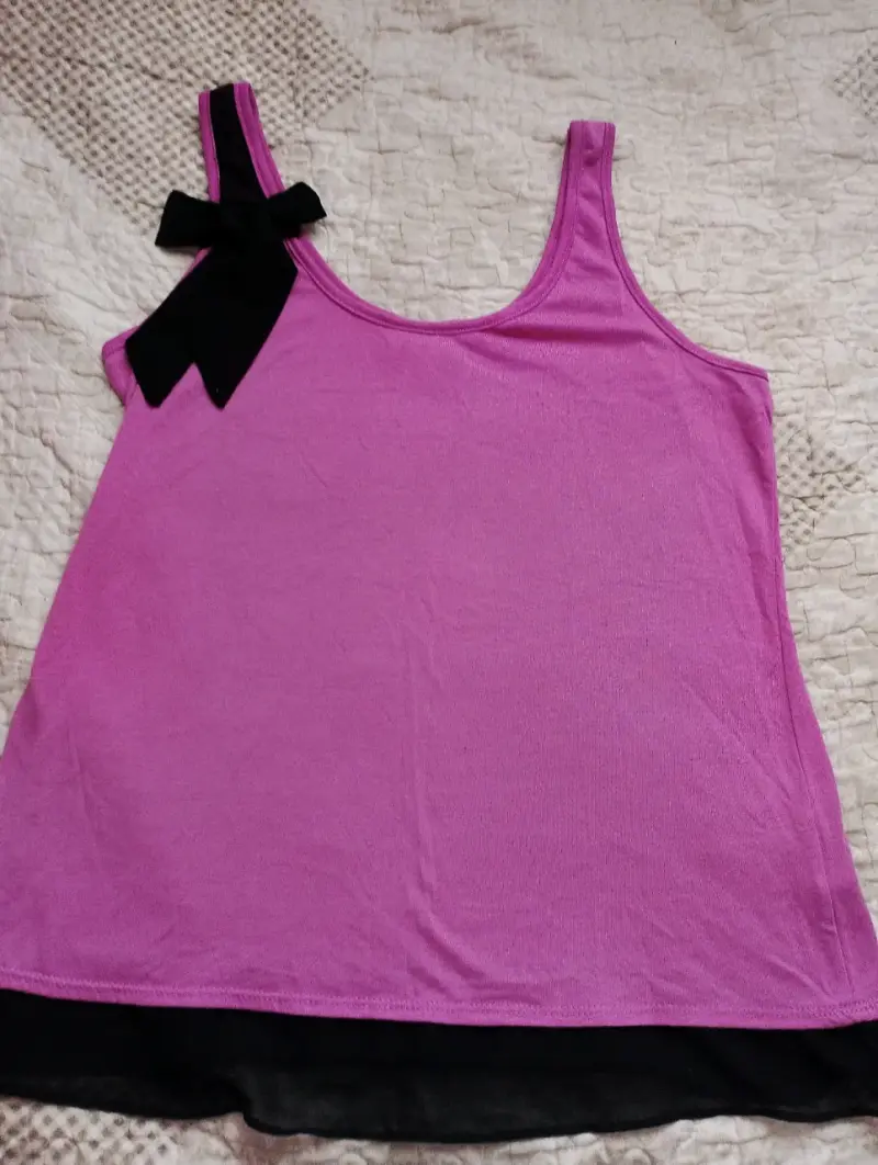 Polera sin mangas fucsia con lazo - 1